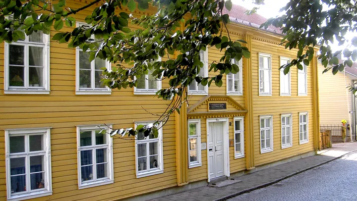 Guidad stadspromenad längs Västra gatan i Kungälv – Kungälv